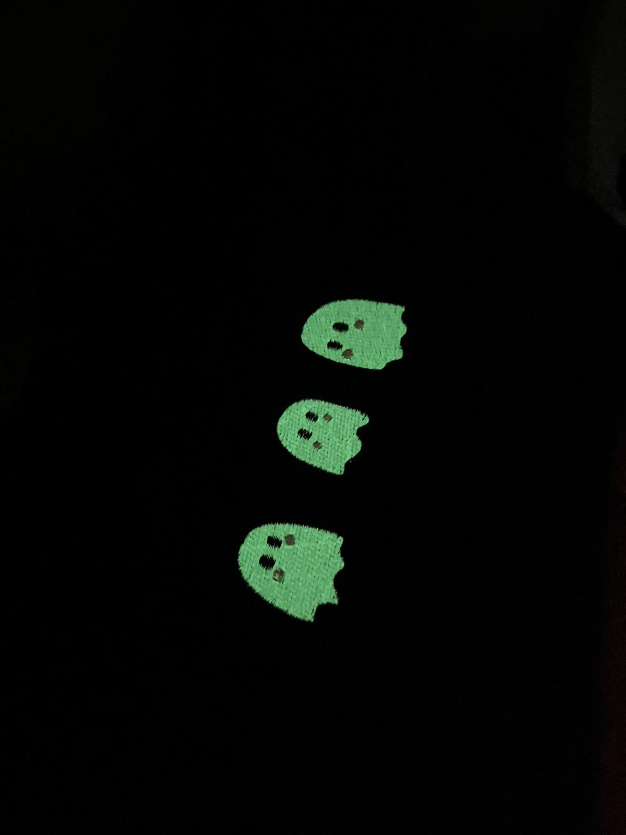 GLOW IN THE DARK GHOST SWEATSHIRT GIVEAWAY 👻

Giving away one ghost sweatshirt! 

To enter:
👻follow me &amp; <a href="/splashjaguar/">liv 🪴🐆</a> 
🎃like &amp; RT this post
🦇reply with which colour you’d pick!
💚tag a friend for an extra entry 

Open internationally! 🌎

Closes September 23rd ✨