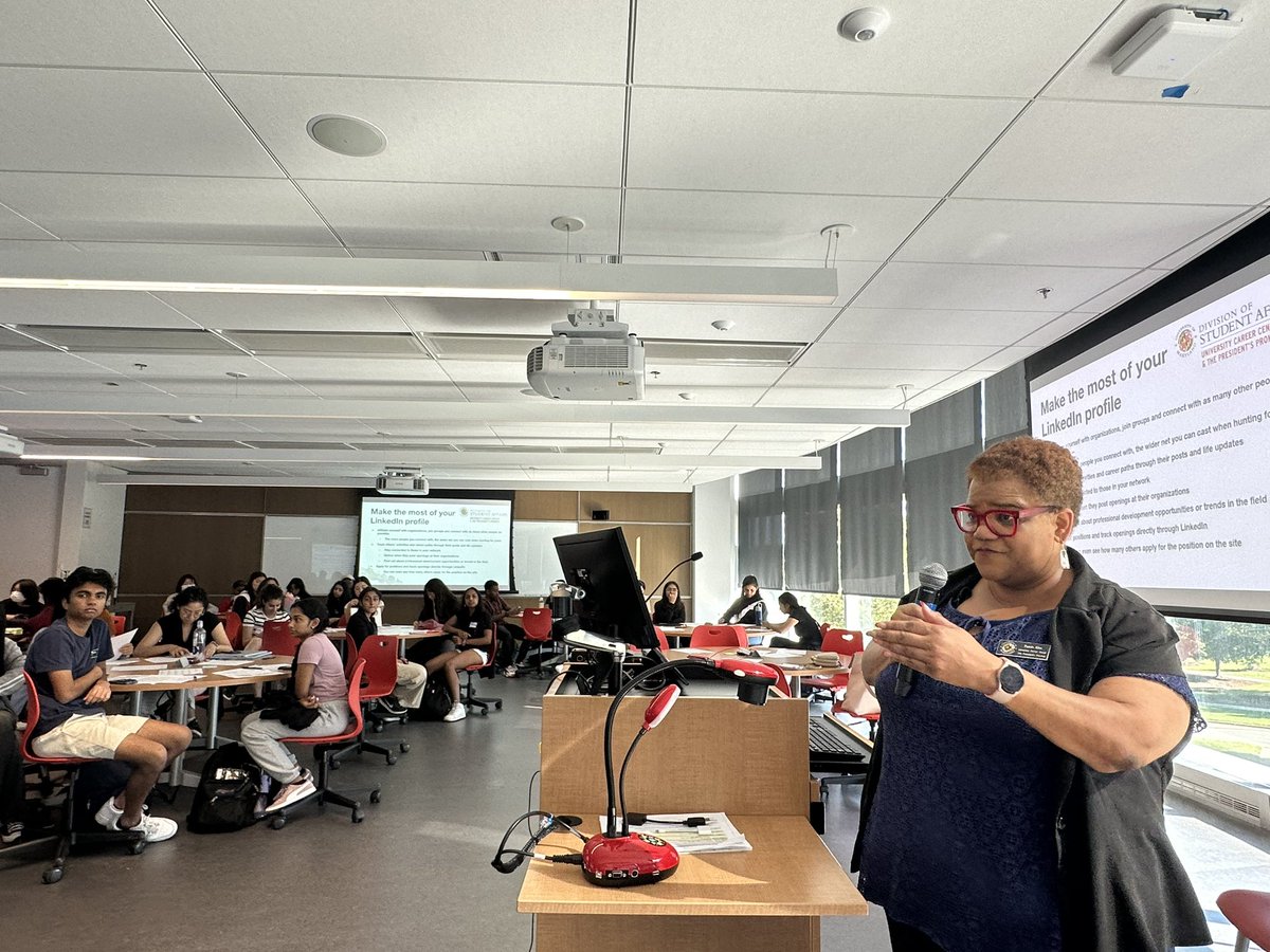 BrkThroughUMD's tweet image. Nearly 100 students joined us today at our Career Bootcamp with @I4C_UMD!

We worked on pair-and-share resume reviews, #ElevatorPitch workshopping and #TechnicalInterview practice.