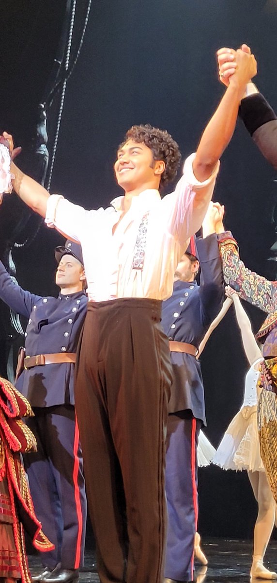 0PERAPHANTOM's tweet photo. ( GUYS I'M CACKLING HELP. SAW JOE TODAY. GOT SCOLDED AT STAGEDOOR FOR HAVING LES MIZ MERCH ON 💔💔💔😭😭😭.) https://t.co/9GJfY7NnYl