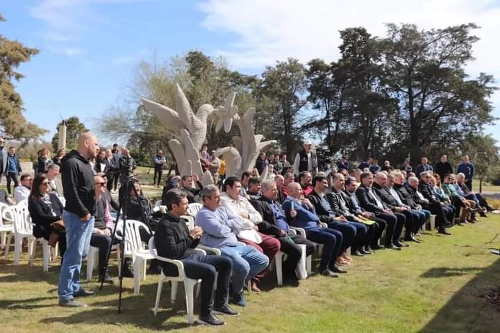 Hoy junto al Intendente #RicardoManera y al Intendente electo #DiegoCarballo estuve acompañando a <a href="/Coovilros/">Coovilros</a> en la inauguración del nuevo Parque Crematorio "Jardín del Rosario " 🕊️. 

Felicitaciones por este nuevo servicio prestado para los habitantes de toda la región. 👏👏