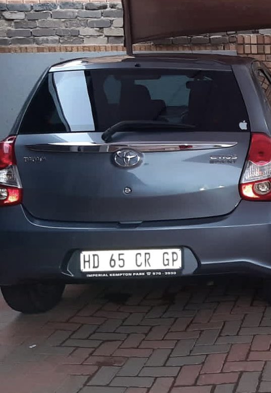 Please help retweet, hijacked in Woodmead and last location is Alex, Thoko Ngoma street🙏🙏