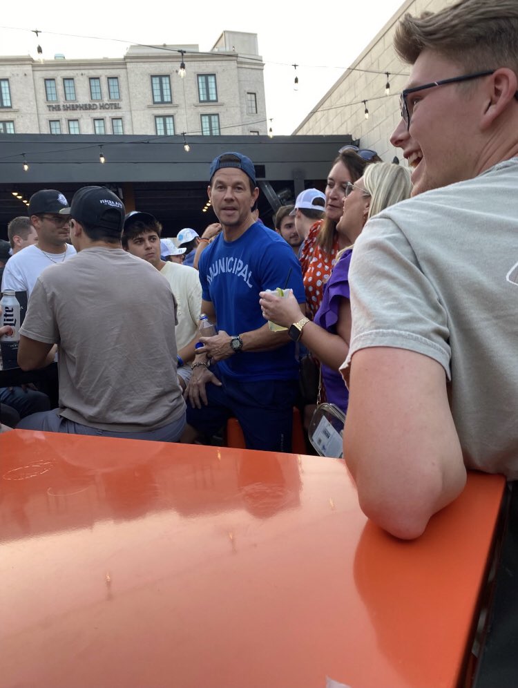 MarcRyanOnAir's tweet photo. Mark Wahlberg sighting at Study Hall in Clemson, SC. 

What’s your most random celebrity encounter? 

📸 (@ClemsonTom) https://t.co/bb6qUtfvJX
