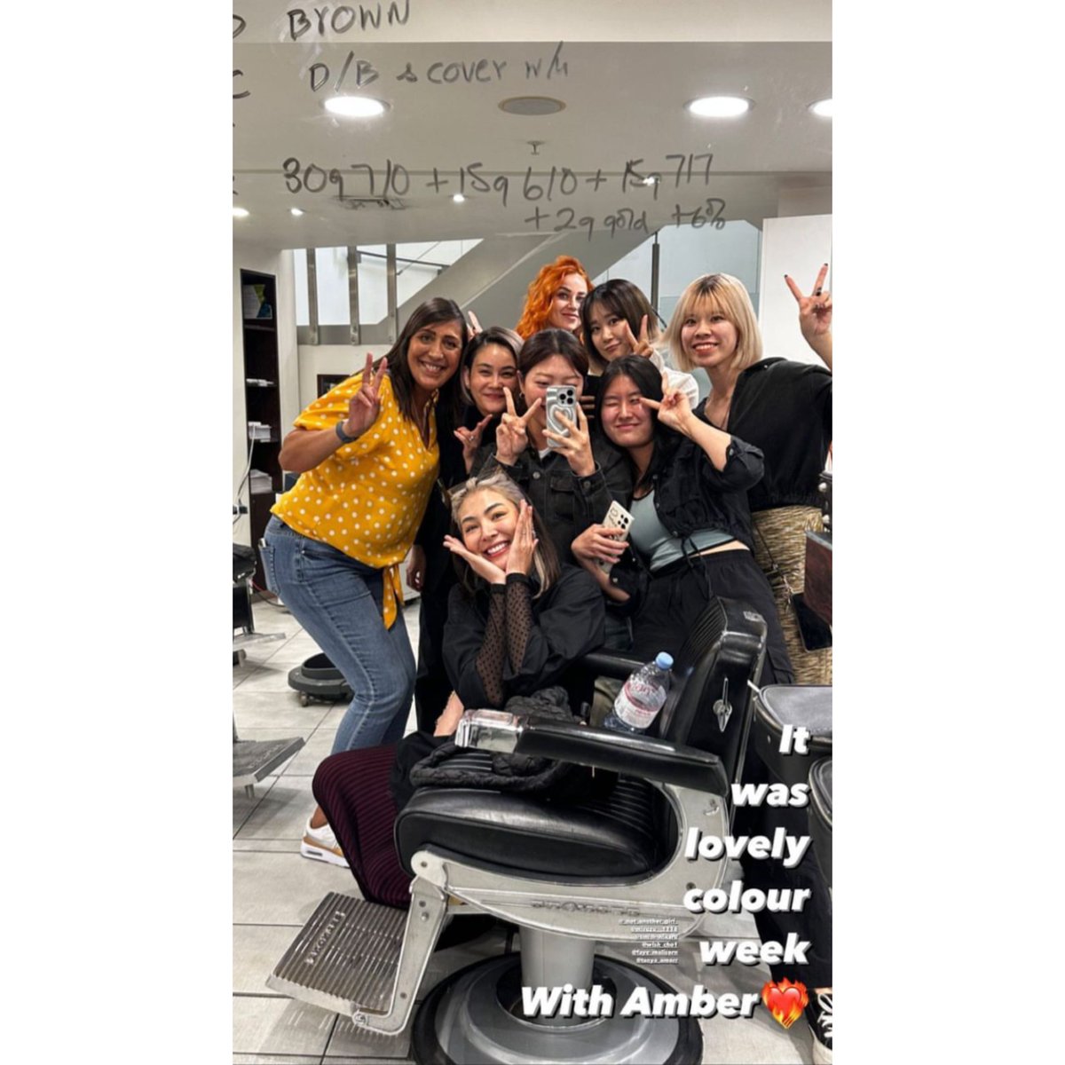 bringmefaye's tweet image. คุณมะลิ และเพื่อนๆ ในคลาสเรียนที่ Sassoon Academy สดใสกันมากๆ เลย คุณมะลิมีขนมมาฝากเพื่อนๆ ตลอดเลย คนดีคนเก่ง💛

#ฝ้ายสุภาพร
#faye_malisorn 
#sassoonacademy