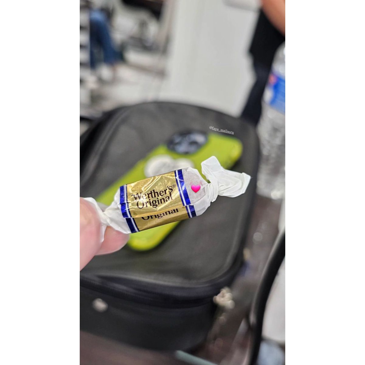 bringmefaye's tweet image. คุณมะลิ และเพื่อนๆ ในคลาสเรียนที่ Sassoon Academy สดใสกันมากๆ เลย คุณมะลิมีขนมมาฝากเพื่อนๆ ตลอดเลย คนดีคนเก่ง💛

#ฝ้ายสุภาพร
#faye_malisorn 
#sassoonacademy