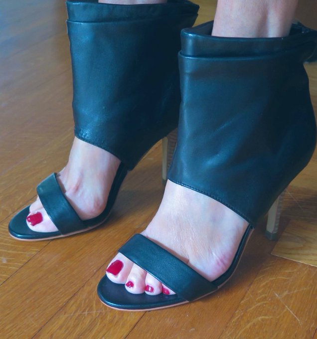 Podobają się ?👠 @MistressPromo_ @rt_feet  @rtpromolk @FindomPolish  @rt_promo2k @royalfemdomm @RTDoms<a class="tags" target="_blank" title="On Twitter" href="/?out=eyJ0eXAiOiJKV1QiLCJhbGciOiJIUzUxMiJ9.eyJpYXQiOjE3MjMwNzA2MTMsImlzcyI6InR3cG9ybnN0YXJzLmNvbSIsIm5iZiI6MTcyMzA3MDYxMywiZXhwIjoxNzU0NjA2NjEzLCJyZWRpcmVjdF91cmwiOiJodHRwczovL3R3aXR0ZXIuY29tL01pc3RyZXNzUHJvbW9fIn0.CKgk6gm4bngXut50CwdGBw-IZRASFMepzAgV4-WL-JDYBz8FGVFkoJhBUED-z8O2AY1ynjsU-q-pTixRhN1NTA">@MistressPromo_</a><a class="tags" href="/tag/rt_feet">@rt_feet</a><a class="tags" target="_blank" title="On Twitter" href="/?out=eyJ0eXAiOiJKV1QiLCJhbGciOiJIUzUxMiJ9.eyJpYXQiOjE3MjMwNzA2MTMsImlzcyI6InR3cG9ybnN0YXJzLmNvbSIsIm5iZiI6MTcyMzA3MDYxMywiZXhwIjoxNzU0NjA2NjEzLCJyZWRpcmVjdF91cmwiOiJodHRwczovL3R3aXR0ZXIuY29tL3J0cHJvbW9sayJ9.exFzeMUtfHcUEPJ7f-VmqeTWJOPLCTfWPUgKg3BHmInC5ey2QYXYqcZLcQzuWfuRekLwjZLY0Uw4mhmcdS1i5g">@rtpromolk</a><a href="/tag/footfetish"class="tags"><span>#footfetish</span></a><a href="/tag/feet"class="tags"><span>#feet</span></a><a href="/tag/milf"class="tags"><span>#milf</span></a><a href="/tag/footjob"class="tags"><span>#footjob</span></a><a href="/tag/stopy"class="tags"><span>#stopy</span></a>