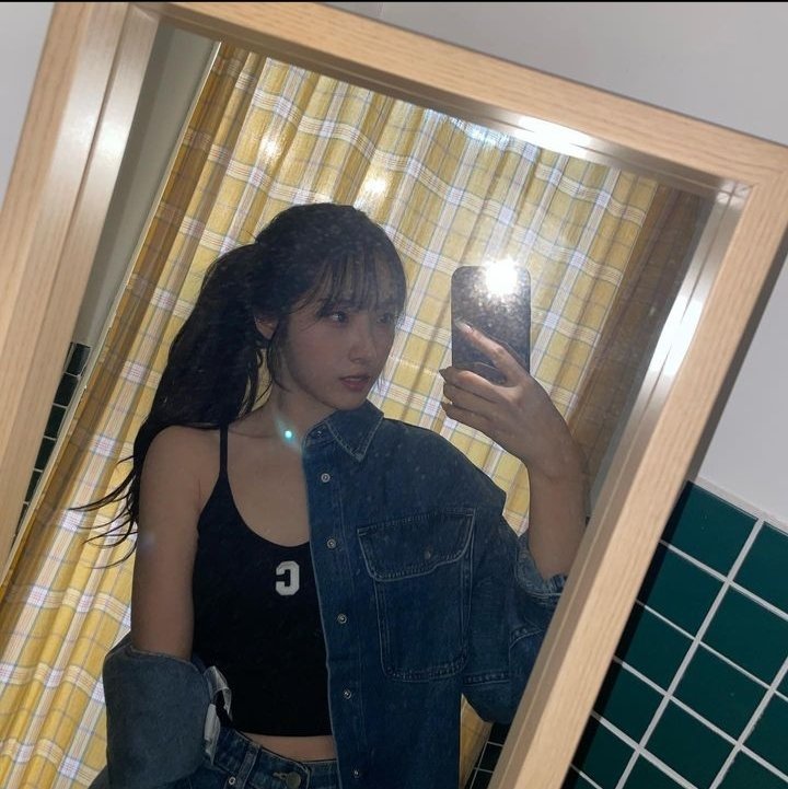 haseulsource's tweet photo. she knows her audience https://t.co/1TnQGsNDA0