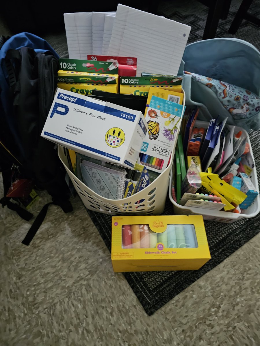 Mrs_GordonFES's tweet photo. Thanking the Kappa Iota Iota chapter of #OmegaPsiPhi, the #BuckroeImprovementLeague & #BurnBootCamp in NN for donations. @MTCChampions appreciate your support! @HCS_TitleI @HamptonCSchools https://t.co/EvaulZbRQo