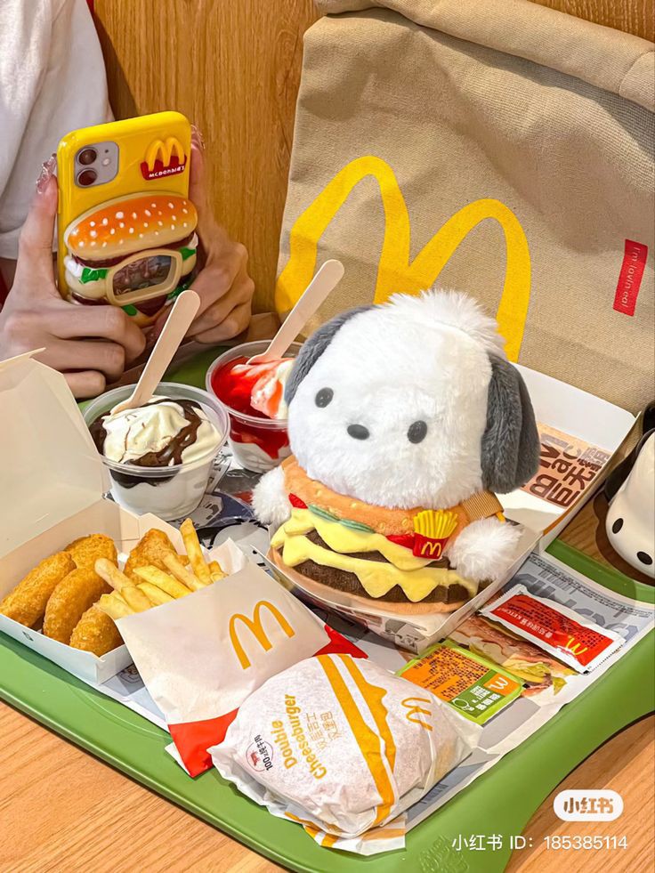 macetei um lanchão desteee ✋       🤚 tamanho, besties