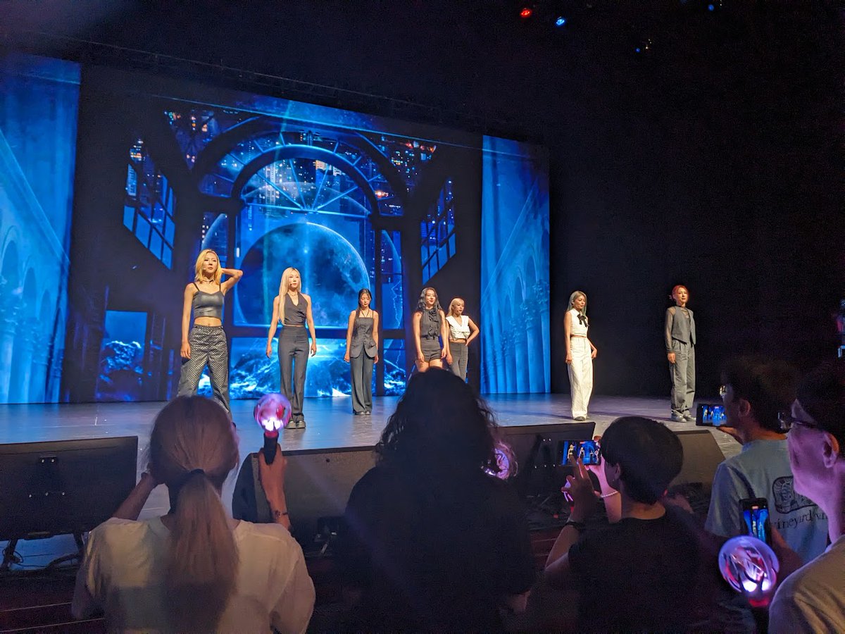 Relativiox's tweet photo. I had an absolutely amazing time and I can't wait to see them again. #DREAMCATCHER_Endless_Journey https://t.co/g9LhZpabH2