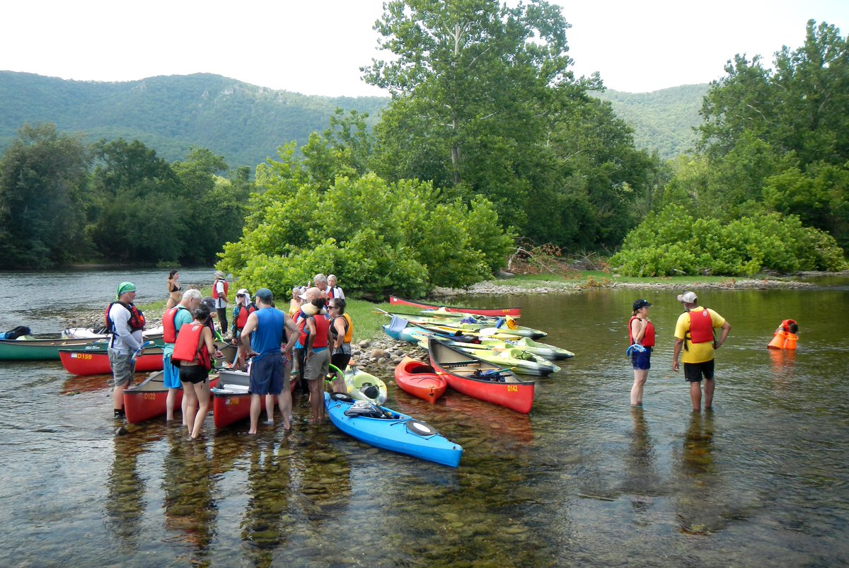 FSNatureWatch's tweet image. It's #HispanicHeritageMonth let's celebrate cultural connections to #nature! grist.org/justice/why-be… #FSNatureWatch #ForestService #conservation