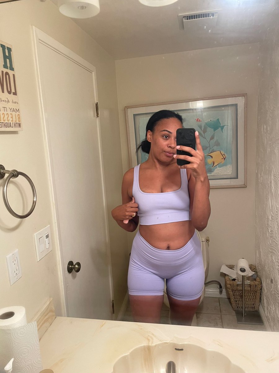 goddesskyrax's tweet photo. About to hit the gym, which one of you losers are gonna be in my inbox waiting to see me drippin sweat?😉

findom femdom ebony https://t.co/g18fWZAT6l