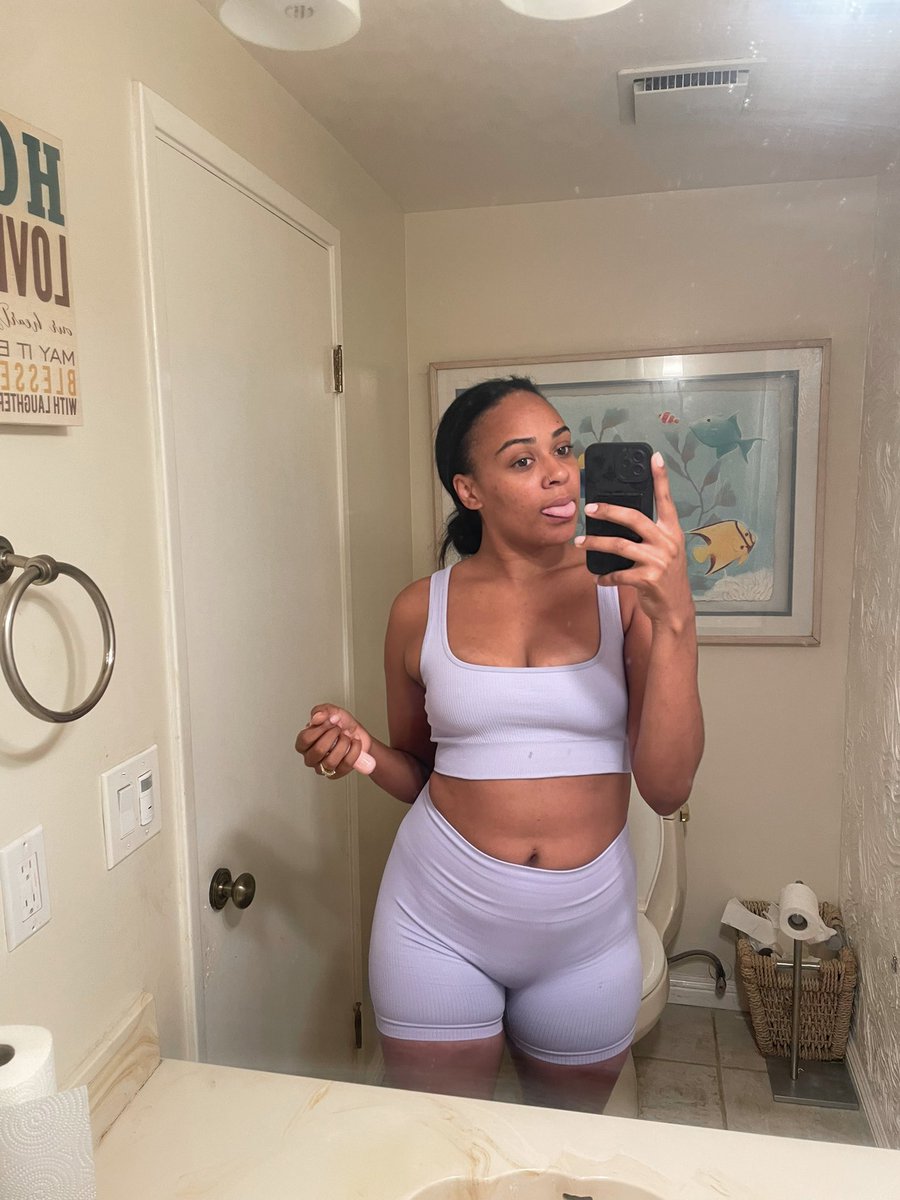 goddesskyrax's tweet photo. About to hit the gym, which one of you losers are gonna be in my inbox waiting to see me drippin sweat?😉

findom femdom ebony https://t.co/g18fWZAT6l