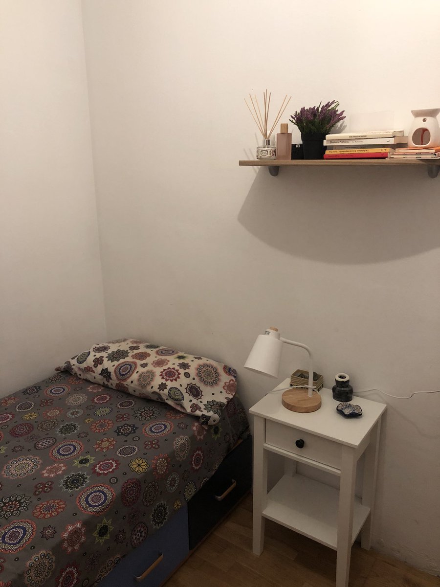 __heellenn's tweet photo. Habitació disponible x OCTUBRE a Barcelona per 290€ (despeses incloses!) al mes. Amb les millors vistes i les milloríssimes companyes del món. Situada a Can Baró, barri cuquíssim i tranquil🧘‍♀️🧘‍♀️. L5 carmel, L4 alfons X, V19, V23, D40, 22, 24, 39, 114, 191  114, D40, 191, v23🎢🗻 https://t.co/Io51s3QO5g