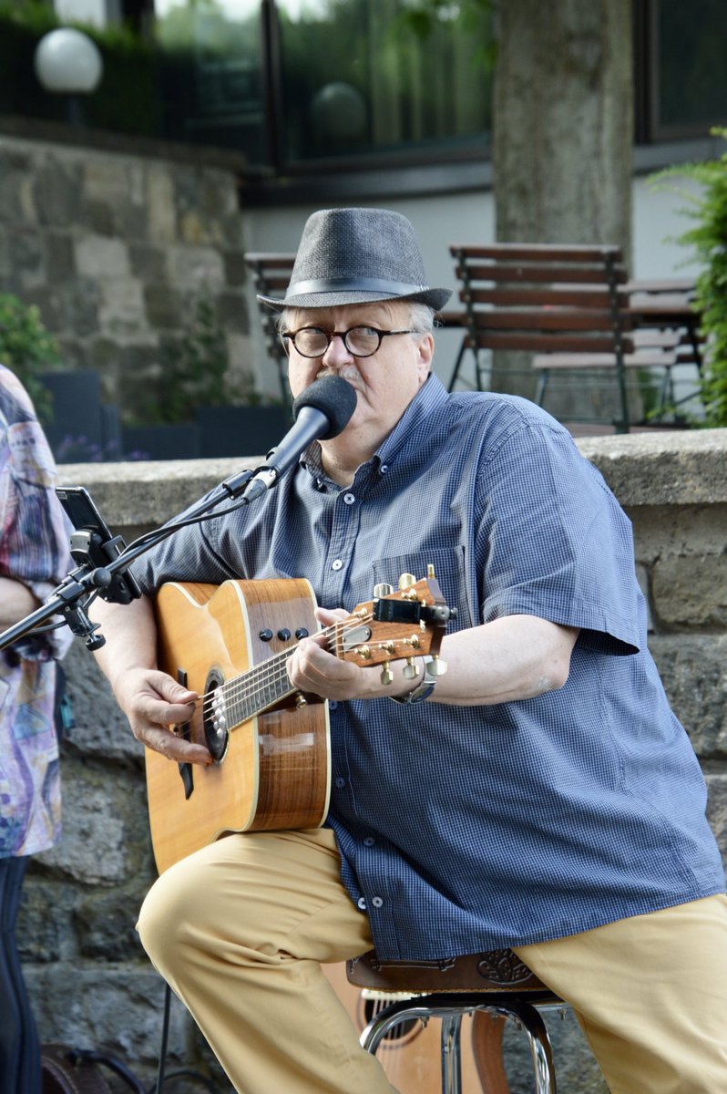 1807Doris's tweet photo. LOBO ANDERSSON LIVE SCHLOSSHOTEL KASSEL https://t.co/V9NSoe01LK via @YouTube
#livemusic #kassel #YouTubeMusic #youtuber #youtubechannel https://t.co/uO8x0mSvya