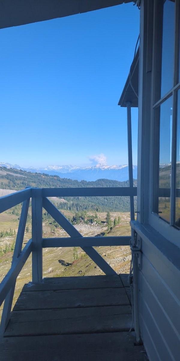 richmadguy's tweet photo. @NCascadesNPS fire spotted from park butte lookout looking east, I guess these things were quite good at seeing them https://t.co/fH2HAyzA4v