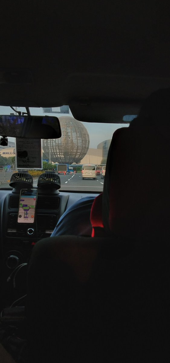 angelbvtr's tweet image. andito na kami mga syug, most punctual yarn 🤣 

#MIBF2023 #Arrowheads