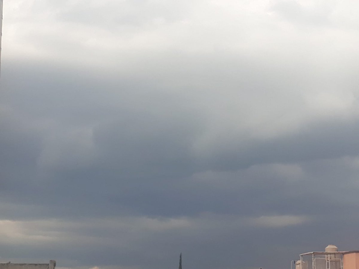 DieMendl's tweet photo. Cuautitlan, Mex. 
Hora de observacion: 4:30p.m 
Stratocumulus opacus (Sc op) https://t.co/jRkRKM2w6v