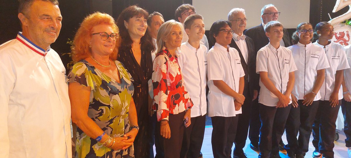 EscoffierLp's tweet photo. Tellement fiers d'eux!! Quel travail remarquable! Un immense Bravo aux élèves et leurs chefs MM Canestrier et Vedel. @AcademieNice @CardieNice @VilledeCagnes https://t.co/yOpDPRwbQl