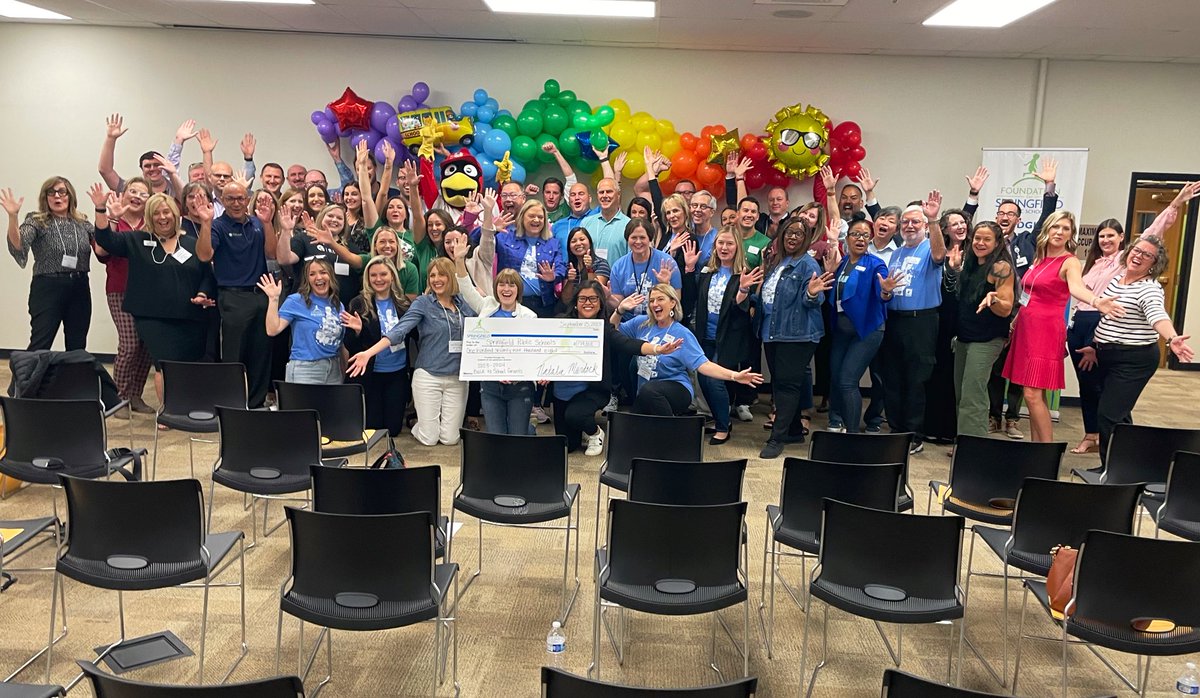 StephenHall_PR's tweet image. Grant Delivery Day is always a favorite at @officialSPS! Thank you, @Foundation4SPS, for making $179,000 in funding possible to further enhance the learning experience for our students! #SupportSPS #SPSUnited 🎉