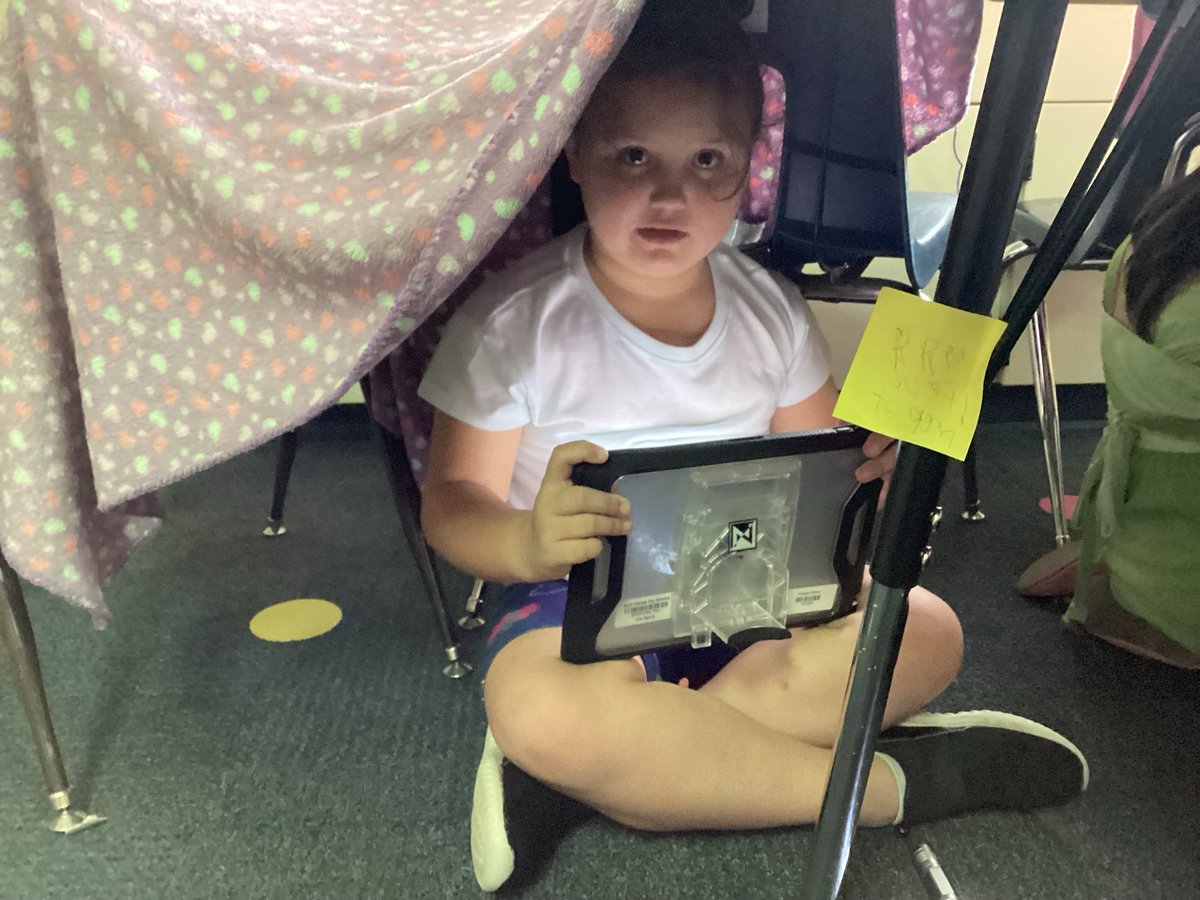 JenniferRu's tweet photo. Really enjoyed reading and writing in our forts today!! 🥰 https://t.co/U0Ysa0JXOg
