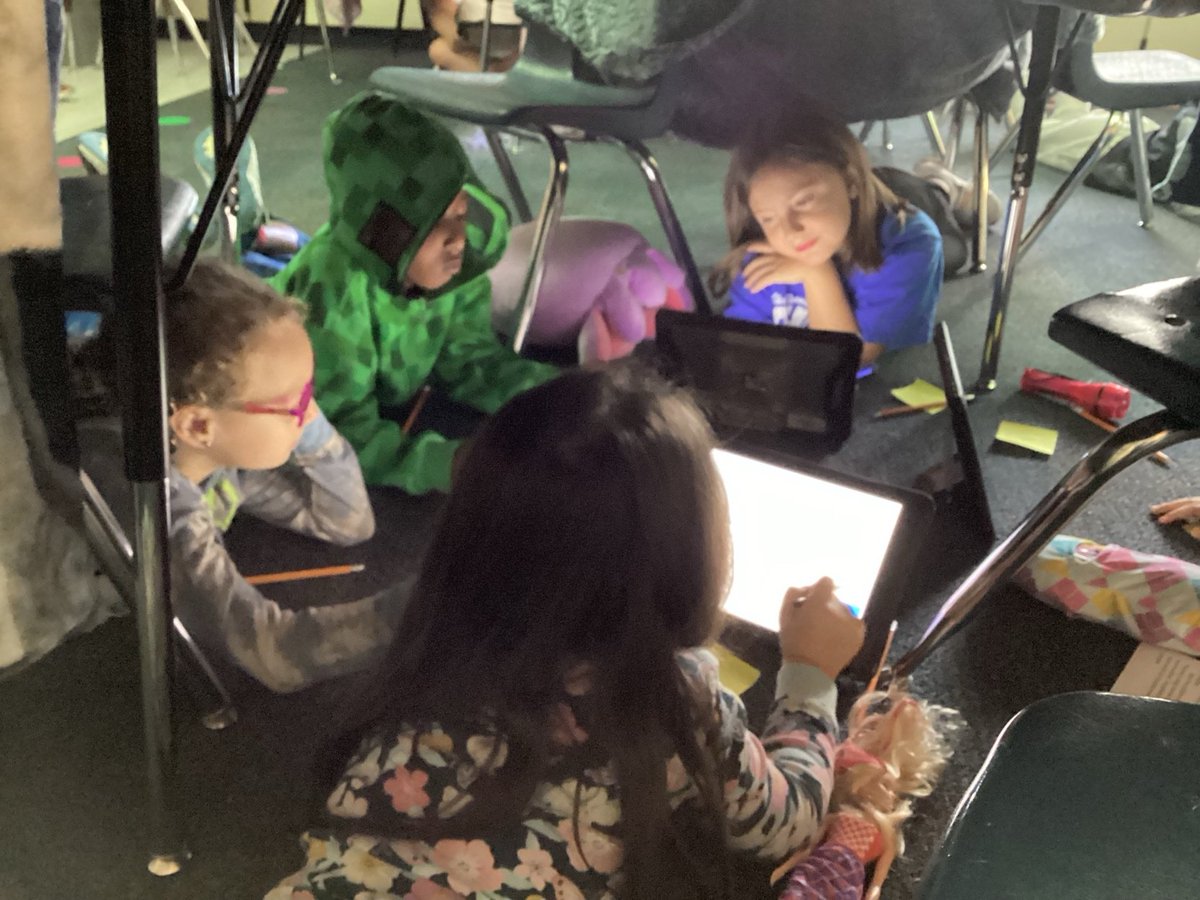 JenniferRu's tweet photo. Really enjoyed reading and writing in our forts today!! 🥰 https://t.co/U0Ysa0JXOg