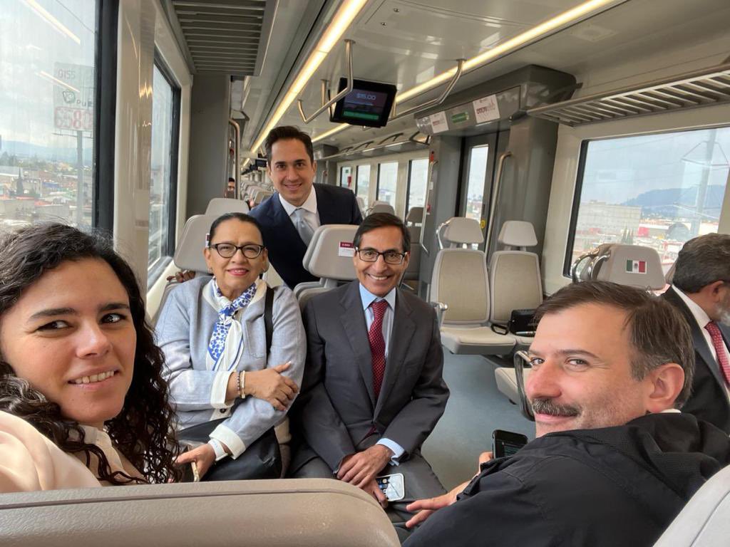 LuisaAlcalde's tweet photo. Acompañamos al Presidente @lopezobrador_ en el primer recorrido del tren "El Insurgente". Un medio de transporte moderno, seguro, económico y amigable con el medio ambiente 🚄🇲🇽 https://t.co/BiqUFywtKb