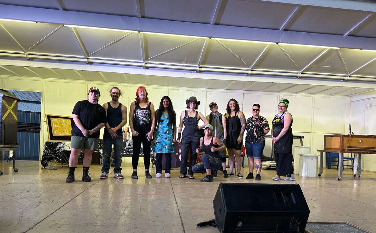 interstatefair's tweet image. Huge thanks to this group of Art Walk participants! This event came to life thanks to our friends @usbank, and a special shout-out to the judges from @SpokaneArts for making it an unforgettable occasion! 🎨👏
#spokanearts #spokanefair #spokaneartists #fairfun #artwalk