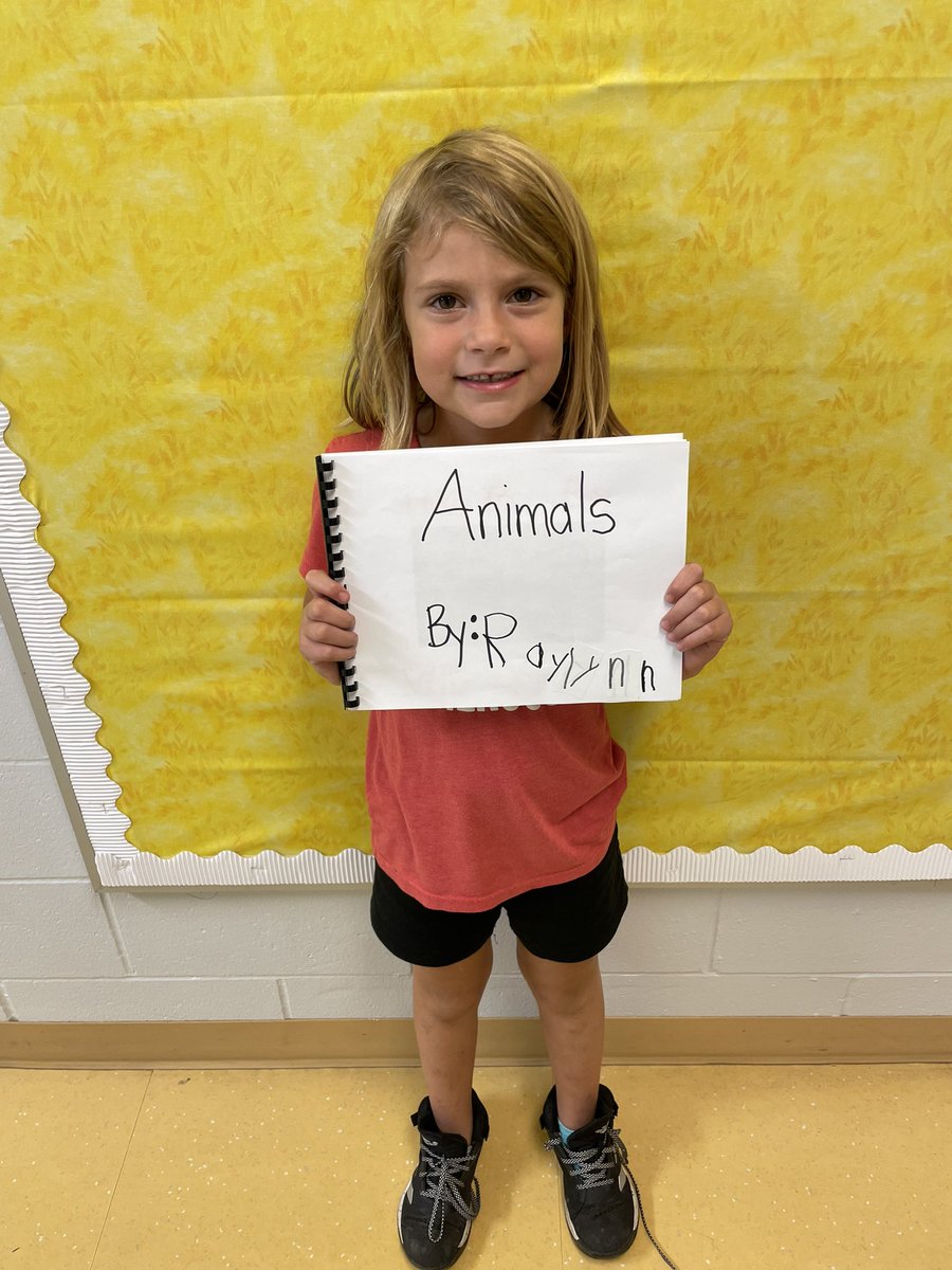 MsGehaReading's tweet photo. During Roaming Around the Known we are authors! This week they came up with their own book themes and their own stories. My favorite part is hearing these two discuss what they wrote about while in their classrooms! #trustyhuskies #cpsbest #cpsgrowsreaders #readingrecoveryworks https://t.co/llDsLOKYsM