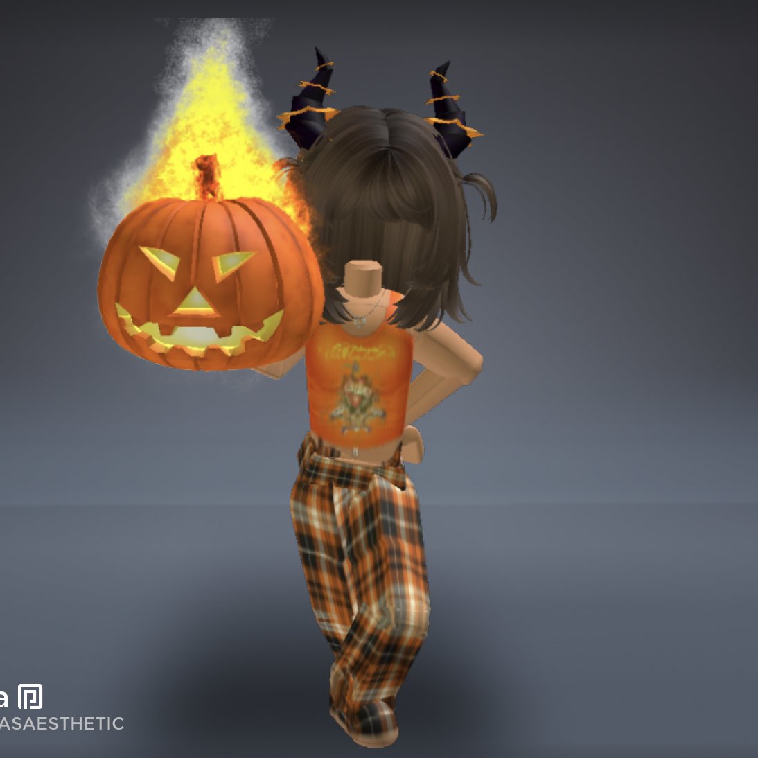 Laragame06's tweet image. First outfit with headless 😍 #ROBLOX #robloxheadless