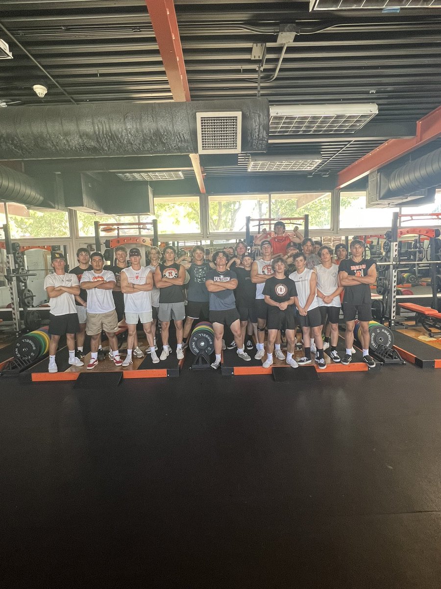 Tigers getting after it in the weight room! #FlexFriday #KOTJ 🐅