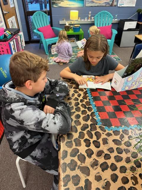 LizSikes4's tweet photo. Miss Sikes' 5th graders doing a fabulous job this week, working with Mrs. Sieracki's 2nd graders @VaughanRockets They loved being the teachers and can't wait to do it every week. @5thVaughan89083 @VaughanR https://t.co/5Fe6bLqyMm