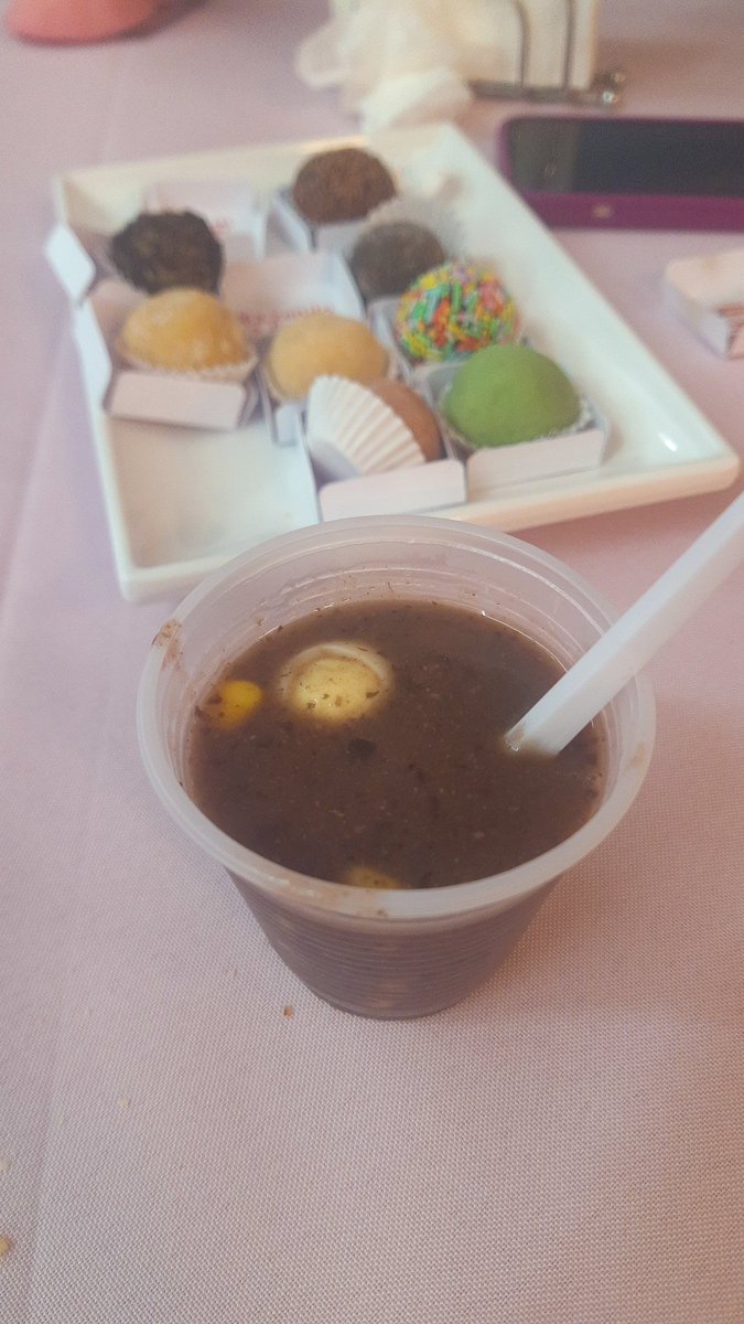 ideiasquenutrem's tweet image. ser de Recife é ter caldinho servido até em festa