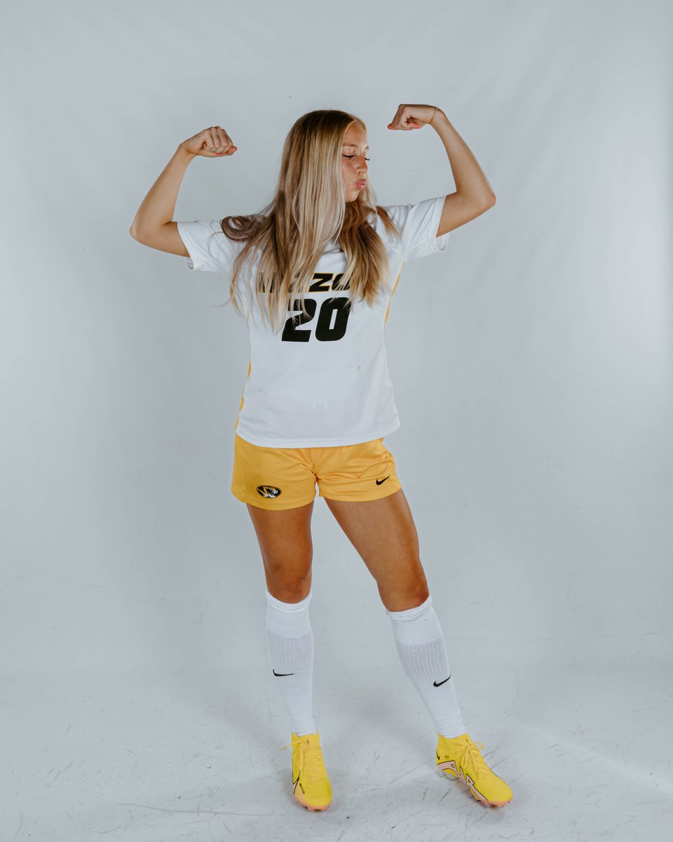 12' | Tigers take the early lead with a goal from <a href="/jennabartels1/">jenna</a>!

🐯 1, 🐊 0 

#MIZ #TakeTheStairs⚽️