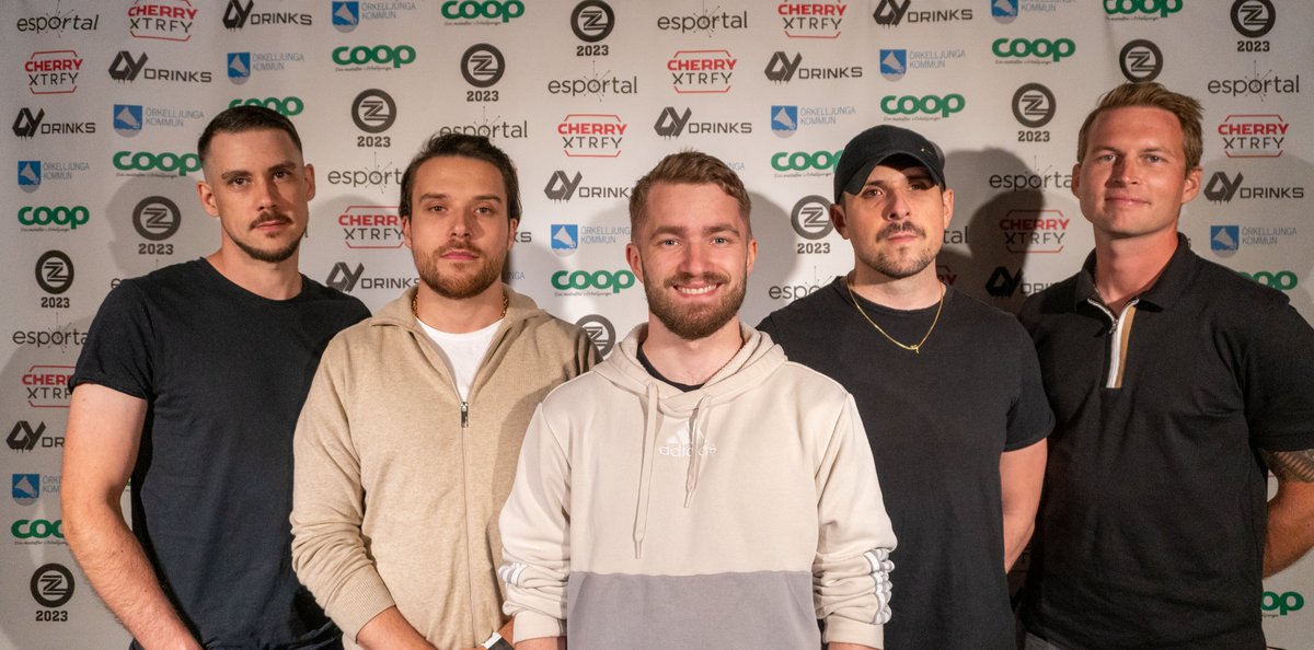 GameZoneSE's tweet photo. @Lemondogs Toppar sin grupp efter första dagen av Gamezone X Esportal!
Kommer de kunna hantera pressen senare idag under semi-finalen?
#gamezone23 https://t.co/KwtBkj4ETJ