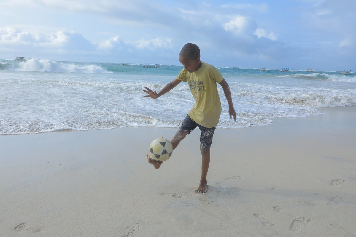 ATMIS_Somalia's tweet photo. Nabaddu waa ballan adag oo aan u qaadaydo jiilka danbe, si aan u xaqiijinno in ay helaan nolol ay cabsi la'aan ku naaloodaan. #MaalintaCaalamigaEeNabadda2023 #IPD_ https://t.co/gqN5jb40e1