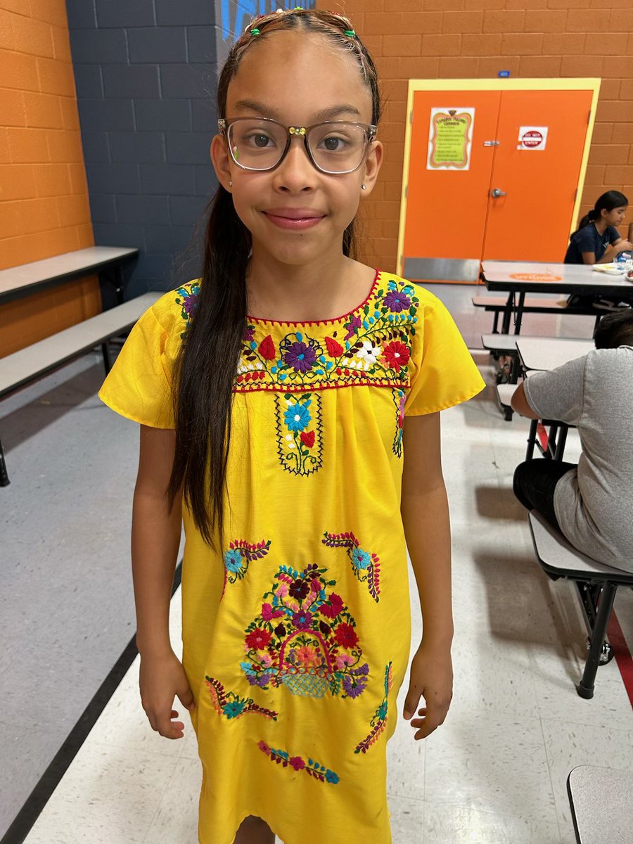 Davenport Elementary (@ddefalcons) on Twitter photo Kicking off #HispanicHeritageMonth2023 Viva los DDE Halcónes!!! <a href="/DDEProud/">GMontanez Proud DDE Principal</a> <a href="/CanutilloISD/">Canutillo ISD</a> Kicking off #HispanicHeritageMonth2023 Viva los DDE Halcónes!!! <a href="/DDEProud/">GMontanez Proud DDE Principal</a> <a href="/CanutilloISD/">Canutillo ISD</a>