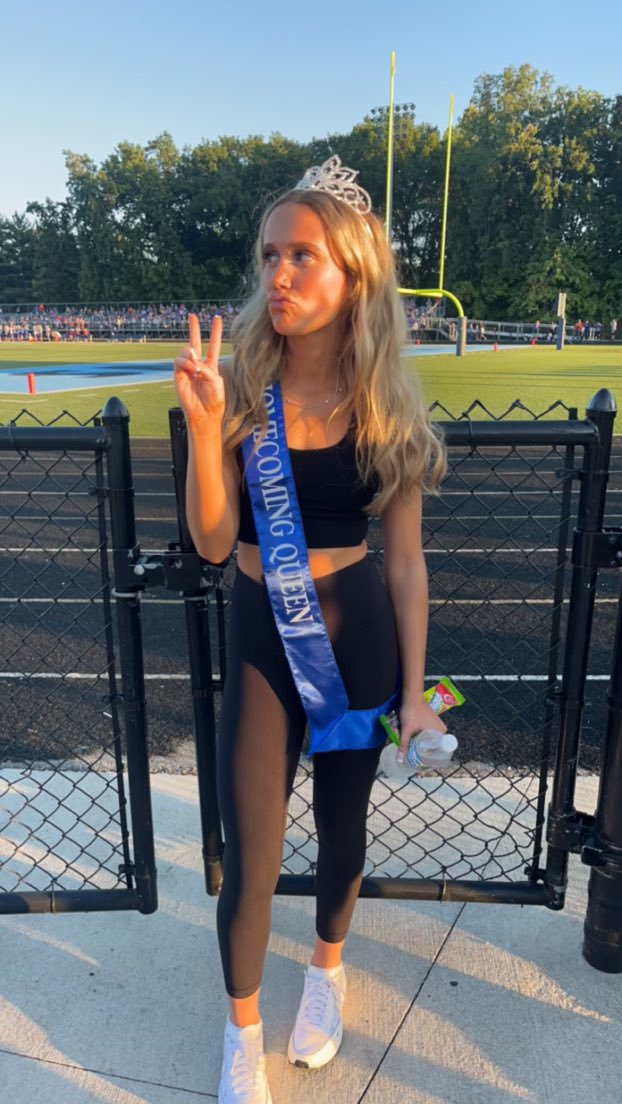 CONGRATULATIONS to senior pitcher, <a href="/lucyyrichardson/">lucy richardson</a> on her recent crowning!

Homecoming Queen Class of 2024 👑