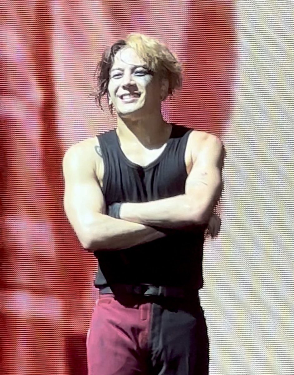 darra_b's tweet photo. Mmm, he’s been lookin’ thicC 😏🤤
@JacksonWang852 #buffdaddy #JacksonWangF1NightRace https://t.co/2I6yTHZupw