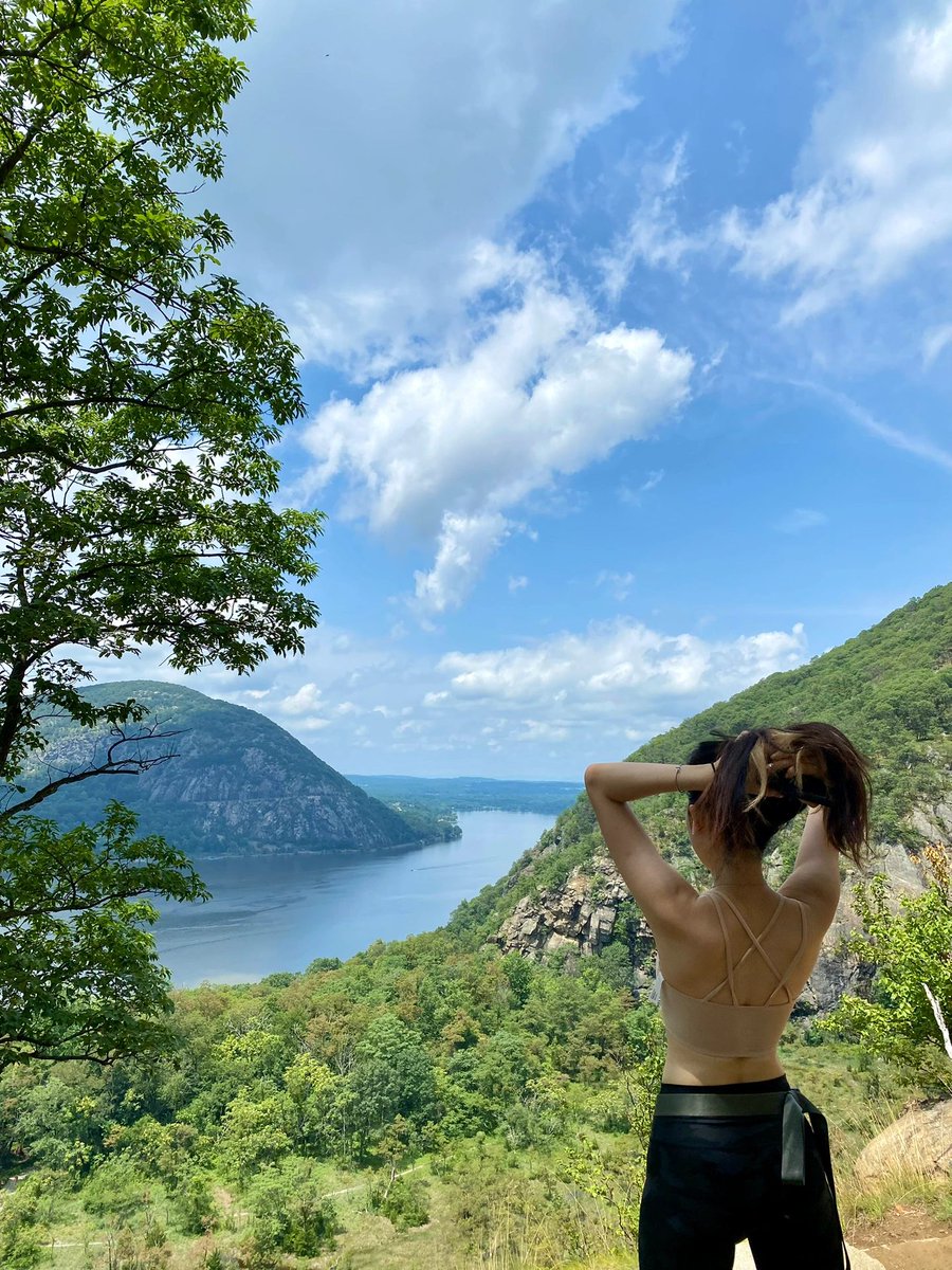 MarySkydiver's tweet photo. bullsummit lookout point, you can see the Hudson River and Cold Spring 🏞️, down the hill there is a creek to play in the water is very cool!
#outdoor #nature #hiking #adventure #photography #outdoors #travel #camping #landscape
#naturephotography #mountains #trekking https://t.co/gLQmgfZVbW