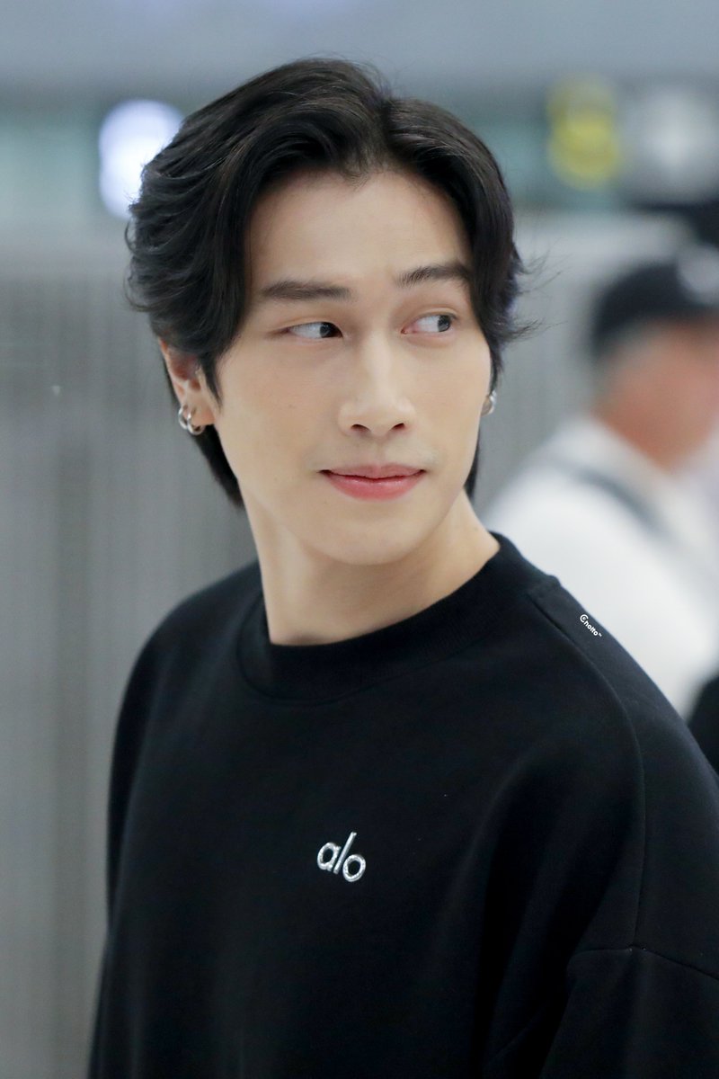 ChottoTH's tweet photo. ไบเบิ้ลหล่อมากๆ ไม่รู้จะพูดคำไหนดีรู้แต่ว่าหล่อมากๆค่ะ 😍😍 เดินทางปลอดภัยนะคะคนดี
@biblesumett
#BibleWichapas​
#BibleFlyToLA https://t.co/kPHuAnFtE6