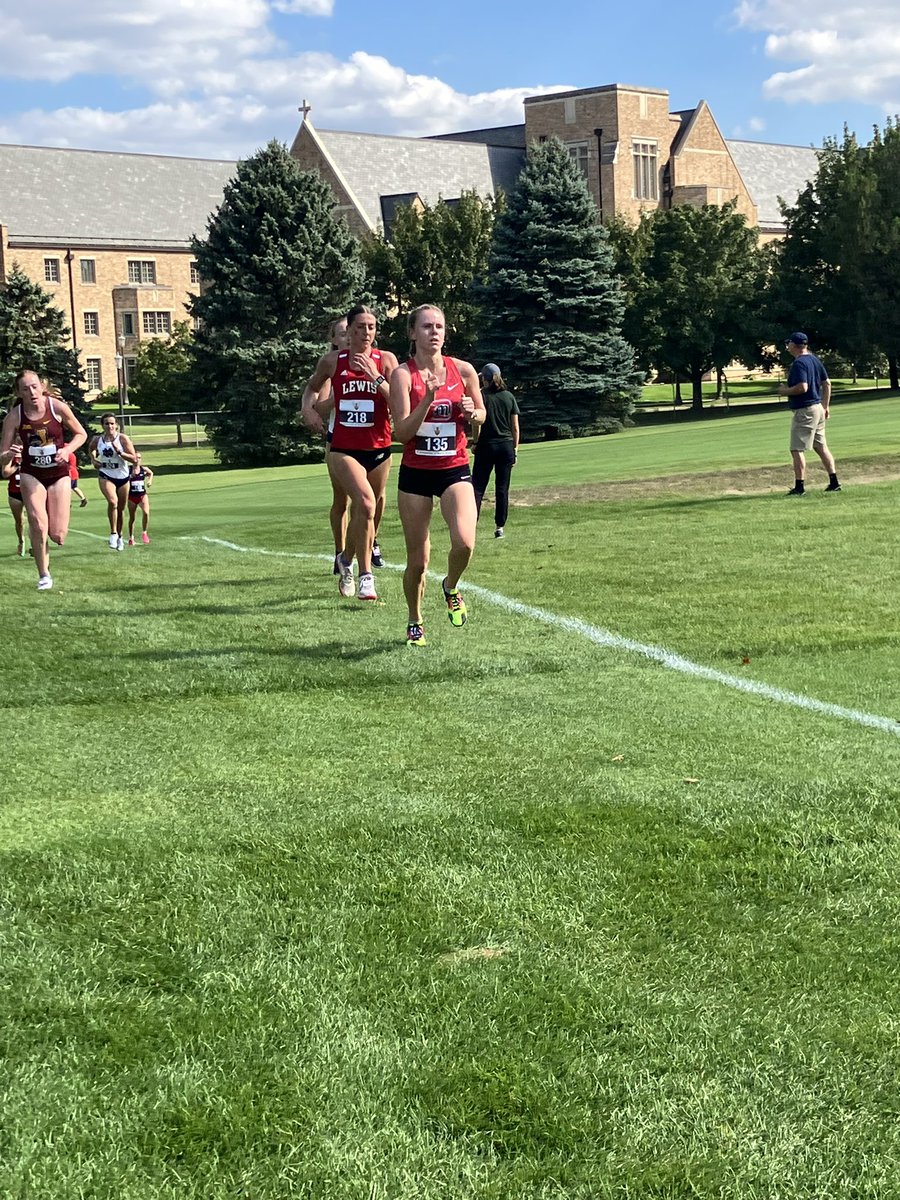 A successful #NationalCatholic, with 7 PRs &amp; 4 lifetime 8k debuts. Trip complete with Pizza in Niles &amp; a visit with Beatrice. #GOTitans #NCAAXC23