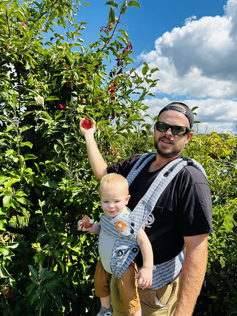 What else do you do in Michigan in the fall?? Go apple picking of course! 🍎❤️