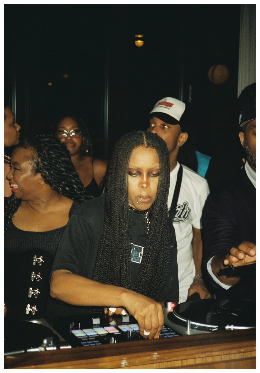 -
<a href="/erykabadu/">Erica Tomat</a>
at the house w/
Dj Lo Down Loretta Brown*
on digital and 35 mm film