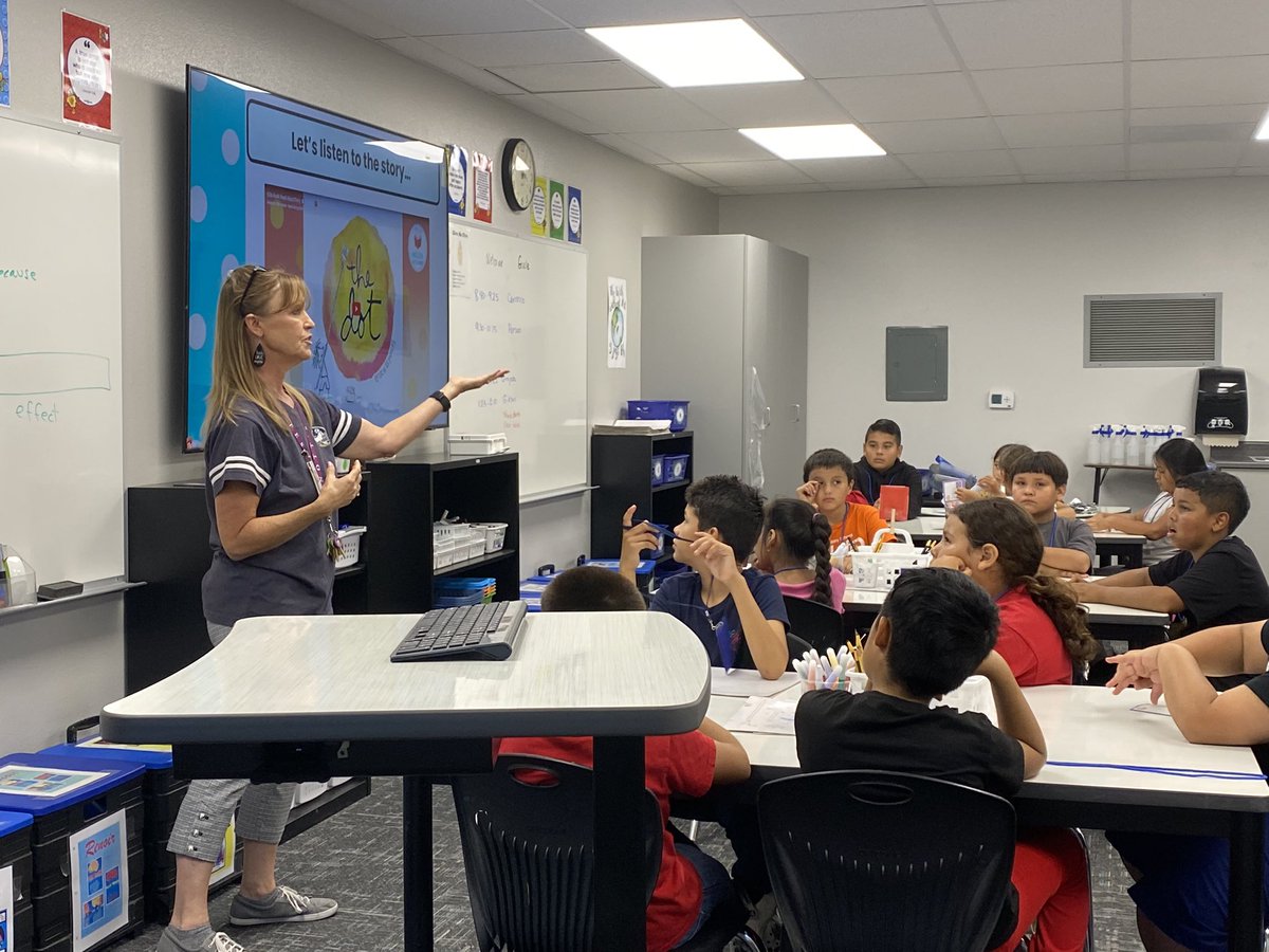 msadamkavicius's tweet photo. Seeing our STEAM Teacher in action celebrating #dotday with our 4th graders. They learned about perseverance and explained the cause and effect of how they created their art! @Columbia_VVUSD @WendyNumata @VVUSD_VAPA https://t.co/9Q5anqsV39