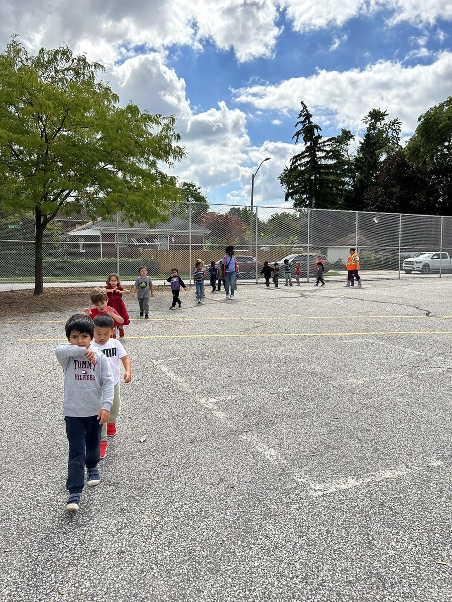 CabasClass's tweet image. It was a beautiful day for the Terry Fox walk!  @QVPSVikings @danielle_g_ece