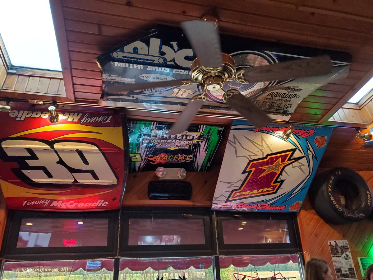 DChambers72's tweet photo. I like this establishment's decorations....
Look closely ๐
#Legands https://t.co/qSehsG67RE