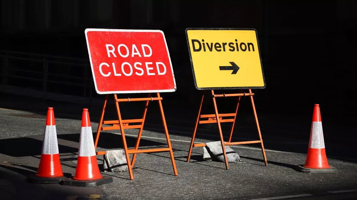 ATCLeicester's tweet photo. @BBCRadio2 @Leicester_News @LeicsEvents @visit_leicester @arrivamidlandsE @FirstLeicester 🚧 Road Closures
📌 #LeicesterCity 
🎶 🌳 @BBCRadio2 #InThePark 

ℹ️ Victoria Park Rd (between St Marys Rd and St Leonards Rd) will be closed from 9pm until midnight on both Sat and Sun. University Rd will be one-way only southbound from 6am on Sat until 11.59pm on Sun. #PYJ https://t.co/Gwl8S3lpeb