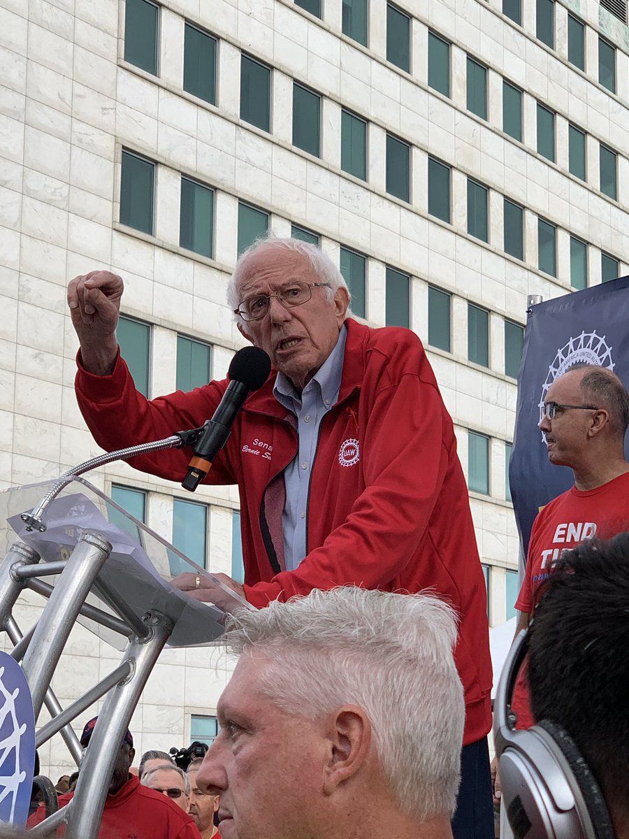Shell_Bell223's tweet photo. @BernieSanders in the D #UAWStandUp https://t.co/isB0cKMKhf