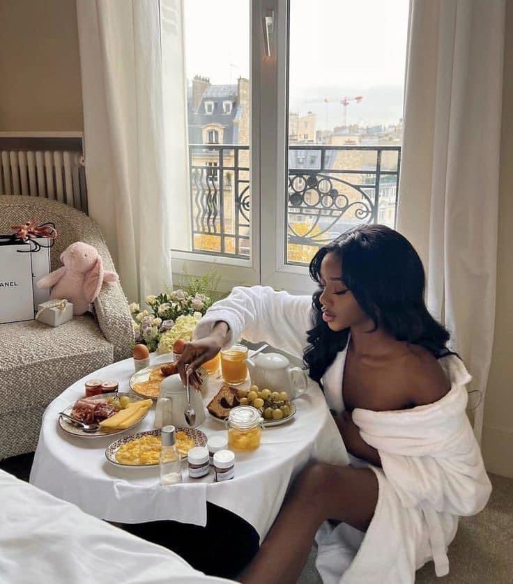 onlyaryj's tweet image. manifesting a black luxurious life 🫶🏽