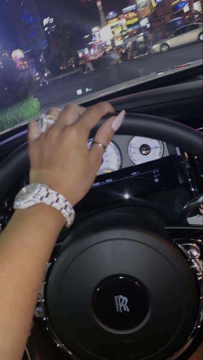 onlyaryj's tweet image. manifesting a black luxurious life 🫶🏽